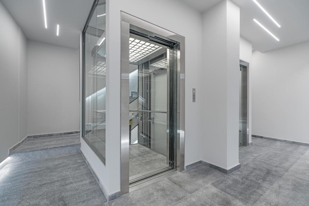 Hellenic Vibes Smart Hotel Atenas Exterior foto A passenger elevator