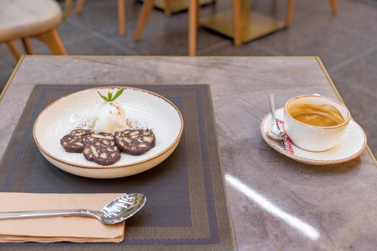 Hellenic Vibes Smart Hotel Atenas Exterior foto Chocolate salami