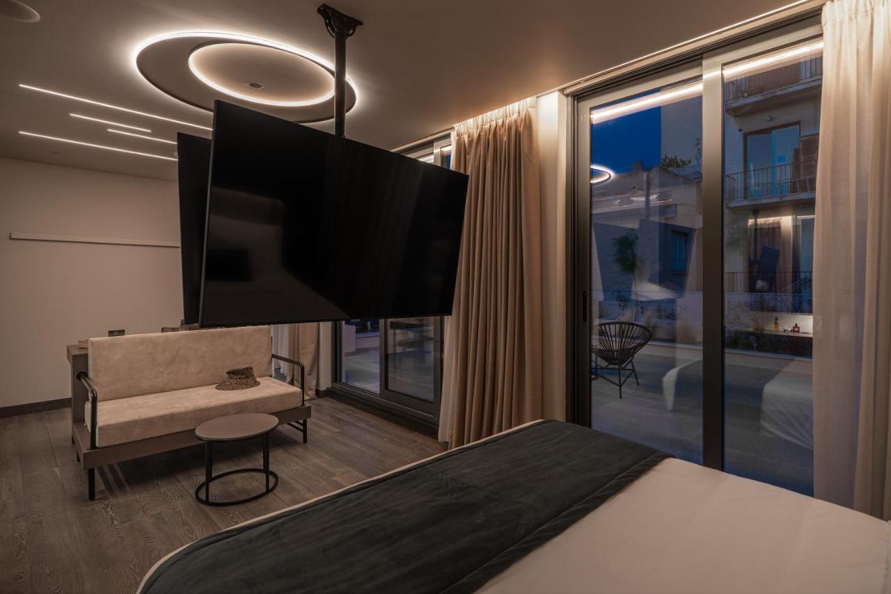 Hellenic Vibes Smart Hotel Atenas Exterior foto A room at the hotel