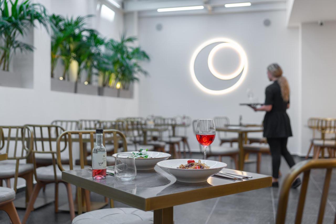 Hellenic Vibes Smart Hotel Atenas Exterior foto Restaurant