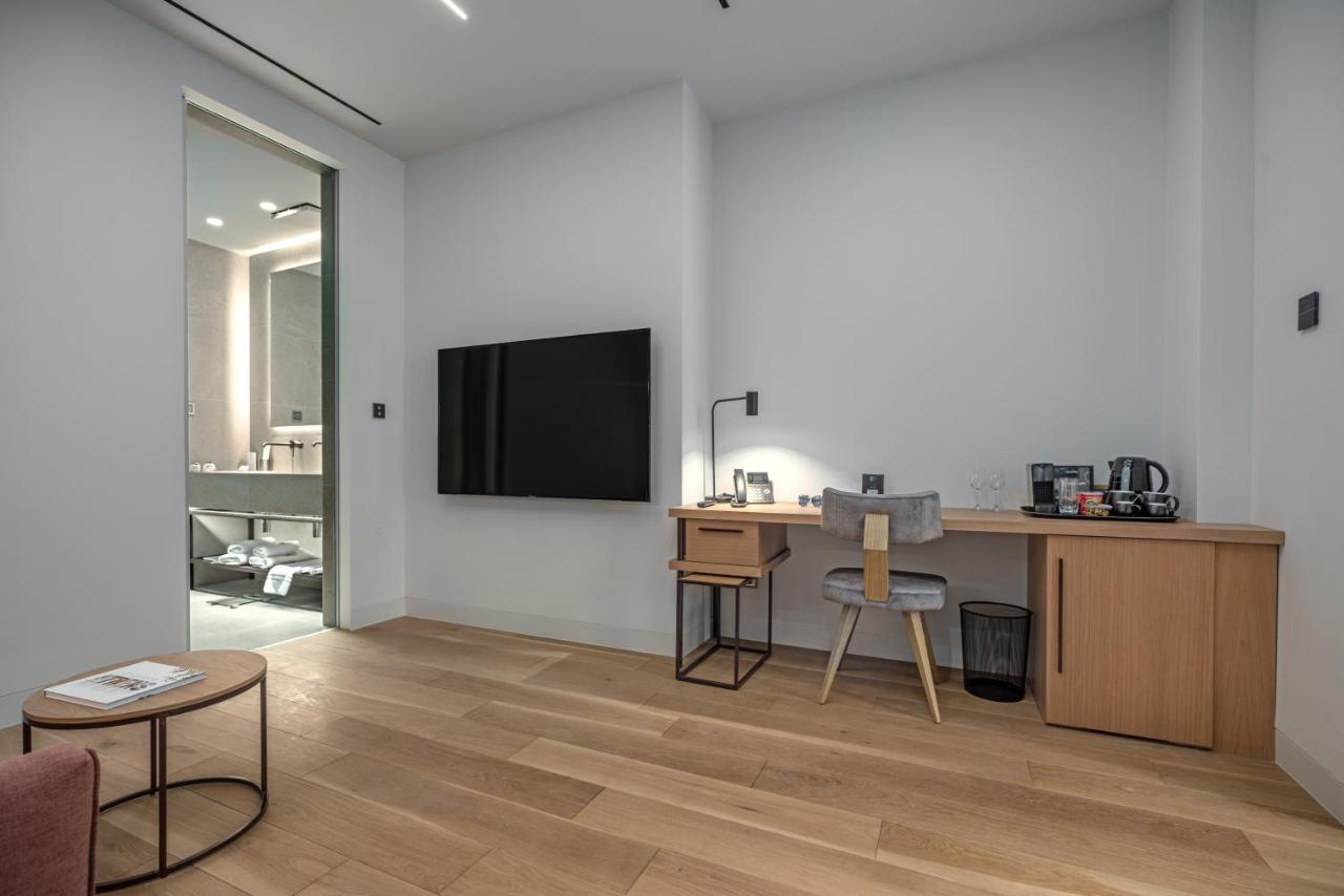 Hellenic Vibes Smart Hotel Atenas Exterior foto A room at the hotel