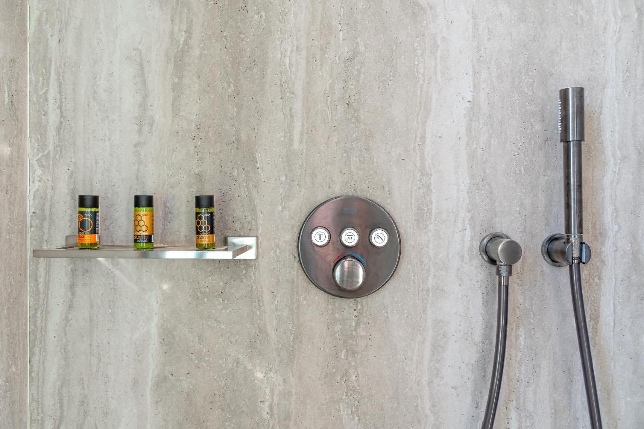 Hellenic Vibes Smart Hotel Atenas Exterior foto A shower mixer