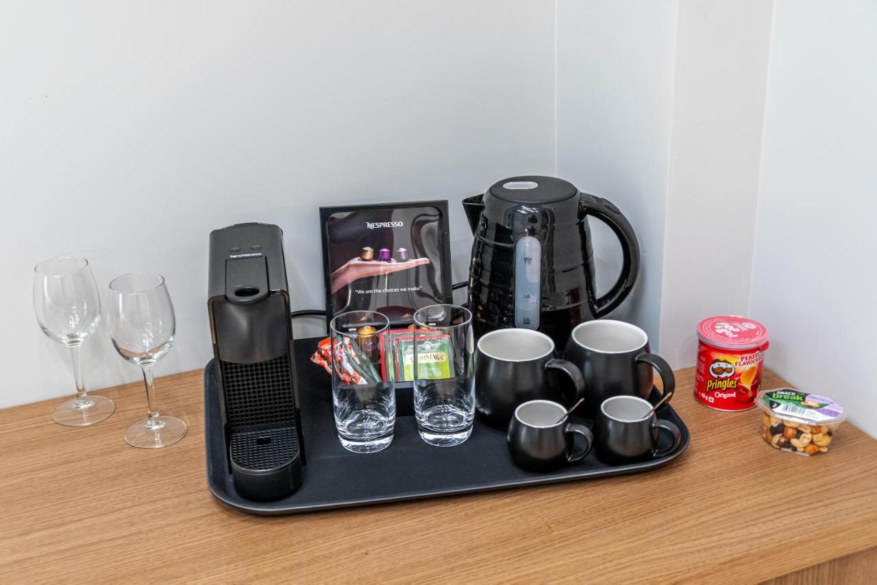 Hellenic Vibes Smart Hotel Atenas Exterior foto A Nespresso coffee machine in a hotel room